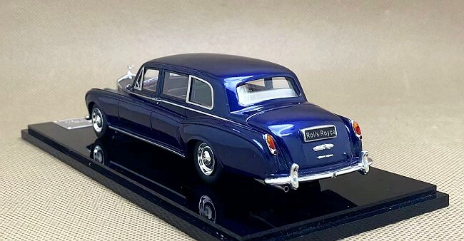 1/43 Rolls-Royce Phantom V Touring Limousine by Park Ward 1961